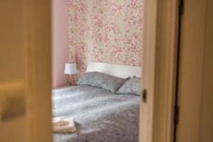 Posteľ alebo postele v izbe v ubytovaní tuGuest Isabel la Catolica II Apartment
