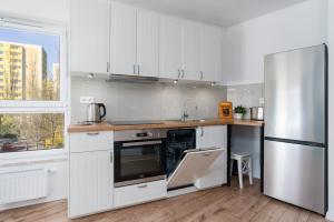 Kuchyňa alebo kuchynka v ubytovaní Rezydencja Rejtana with FREE GARAGE Poznań by Noclegi Renters