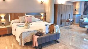 Postel nebo postele na pokoji v ubytování Hotel Nueva Plaza + 37 fotografií