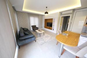 TV a/nebo společenská místnost v ubytování Sky Garden Suites