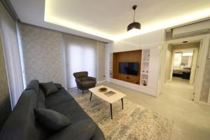 TV a/nebo společenská místnost v ubytování Sky Garden Suites