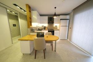 Kuchyň nebo kuchyňský kout v ubytování Sky Garden Suites