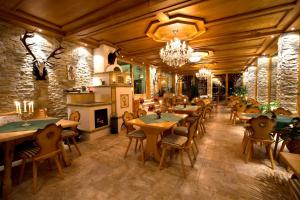 Ein Restaurant oder anderes Speiselokal in der Unterkunft Seehotel Hartung & Ferienappartements 