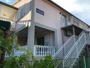 Budova, kde se apartmán nachází