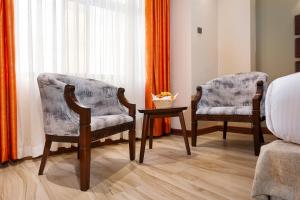Ein Sitzbereich in der Unterkunft The Kyaka Hotel