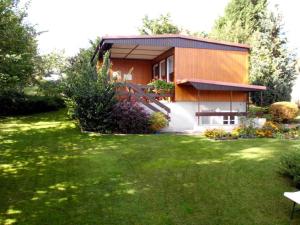 a house with a green lawn in front of it at Ferienhaus "Hauß" Objekt ID 12063-3 in Waren