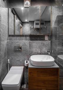Bilik mandi di The Borough Lagos