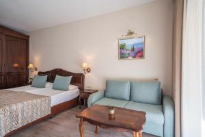 A bed or beds in a room at AquaClub GRIFID Hotel Bolero - Ultra All Inclusive & Private Beach