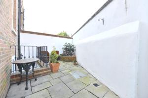 Μπαλκόνι ή βεράντα στο Waterloo Hub Residences +23 φωτογραφίες