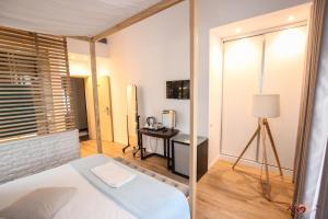 a bedroom with a bed and a desk with a lamp at Sharm Hotel Luxury in Gjirokastër