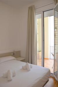 Posteľ alebo postele v izbe v ubytovaní Claris Apartments