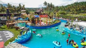 Kolam renang di atau dekat dengan Sabda Alam Hotel & Resort