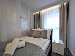 Posteľ alebo postele v izbe v ubytovaní VIP Apartamenty Modrzejewska Residence