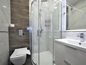 Kúpeľňa v ubytovaní VIP Apartamenty Modrzejewska Residence