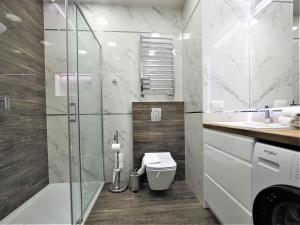 Kúpeľňa v ubytovaní VIP Apartamenty Modrzejewska Residence