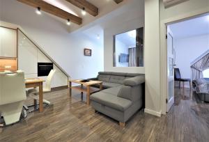Kuchyňa alebo kuchynka v ubytovaní VIP Apartamenty Modrzejewska Residence