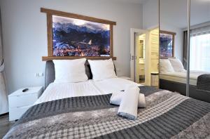 Posteľ alebo postele v izbe v ubytovaní VIP Apartamenty Modrzejewska Residence