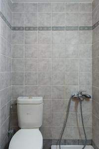 A bathroom at KASTRO AGGELIKI Még 34 kép