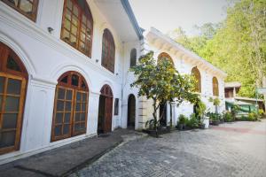The building in which a vendégházakat is located