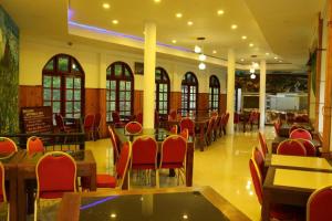 A restaurant or other place to eat at Wathsala Inn