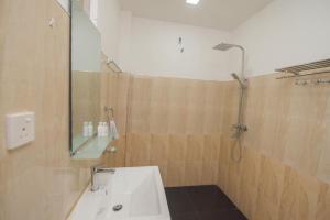 A bathroom at Wathsala Inn
