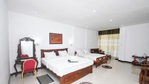 A bed or beds in a room at Wathsala Inn