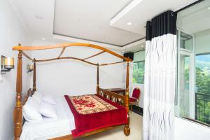 A bed or beds in a room at Wathsala Inn