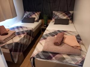 Postel nebo postele na pokoji v ubytování Mobile Home Agava 2