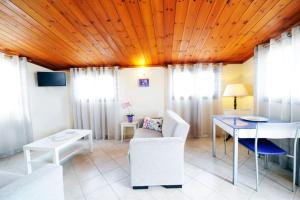 A seating area at Corfu Cosy Penthouse with a View