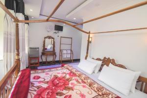 A bed or beds in a room at Wathsala Inn
