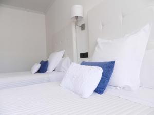 A bed or beds in a room at Hostal Carlos V