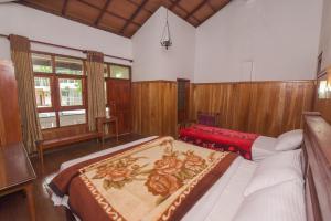 A bed or beds in a room at Wathsala Inn