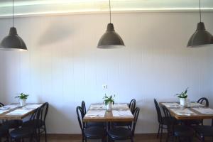 A restaurant or other place to eat at Hostal Carlos V