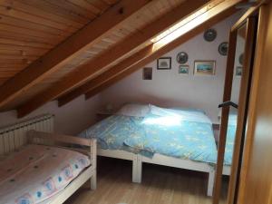 a bedroom with two bunk beds in a attic at Apartman OPG Balja in Garešnica +7 photos