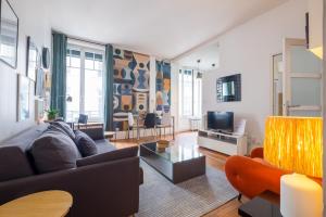 Μια τηλεόραση ή/και κέντρο ψυχαγωγίας στο HONORÊ SUITE BOISSAC +9 φωτογραφίες