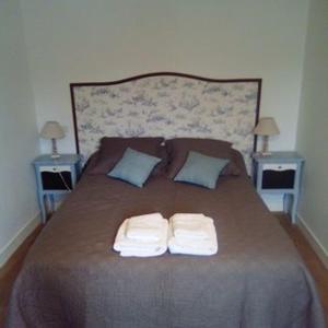 A bed or beds in a room at LA VILLA DU BEARN