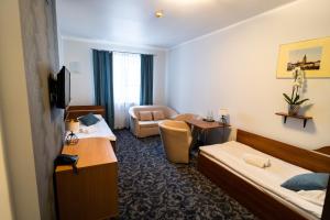 Telewizja i/lub zestaw kina domowego w obiekcie Hotel SANVIT RESTAURACJA & SPA