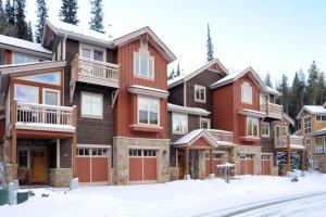Private 2 Bedroom Townhome Located In East Keystone With Access To A Firepit, Hot Tub, And Billiards v zimě