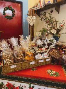 a table topped with a crate of food on a table at Rifugio La Mestà in Trassilico