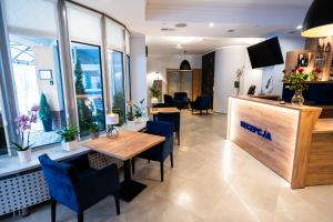 Telewizja i/lub zestaw kina domowego w obiekcie Hotel SANVIT RESTAURACJA & SPA