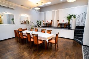 Część wypoczynkowa w obiekcie Hotel SANVIT RESTAURACJA & SPA