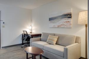 MySuites Lawton的休息区
