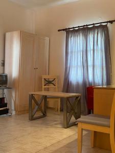 A seating area at Arginonta Beach Apartments