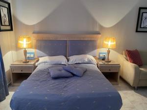 A bed or beds in a room at Arginonta Beach Apartments