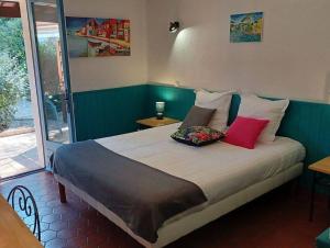 Cama o camas de una habitación en Hôtel Bel Valen