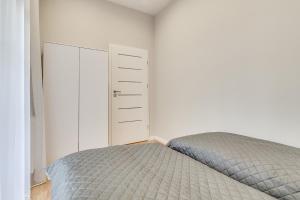 Ένα ή περισσότερα κρεβάτια σε δωμάτιο στο Central Platinum Apartments 28 z balkonem