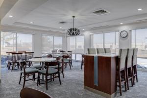 A restaurant or other place to eat at MySuites Lawton
