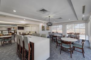MySuites Lawton餐厅或其他用餐的地方