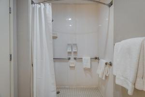 MySuites Lawton的一间浴室