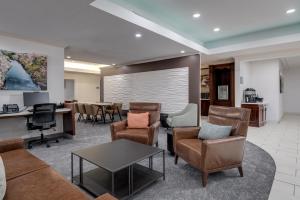 MySuites Lawton的休息区